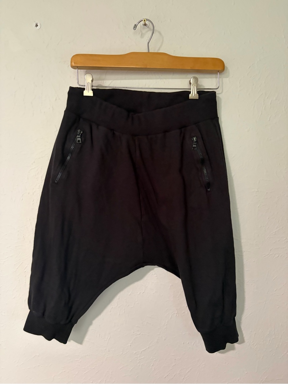Izzue Men's Black Drop-Crotch Shorts with Zip Pockets Size 2, US- XS